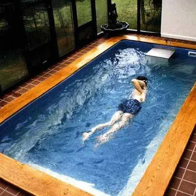 Counter-current swim jet in a private pool