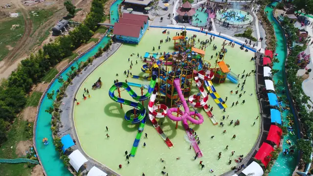 20P Water Slide &mdash; multiplay structure by Synergy