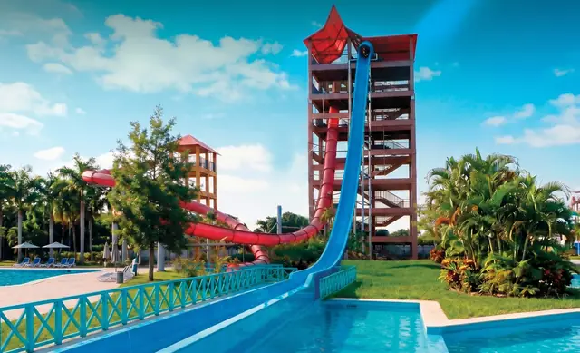 Free Fall &mdash; water slide by Synergy