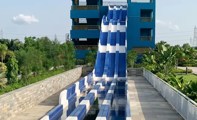 Multilane Racer — water slide by Synergy
