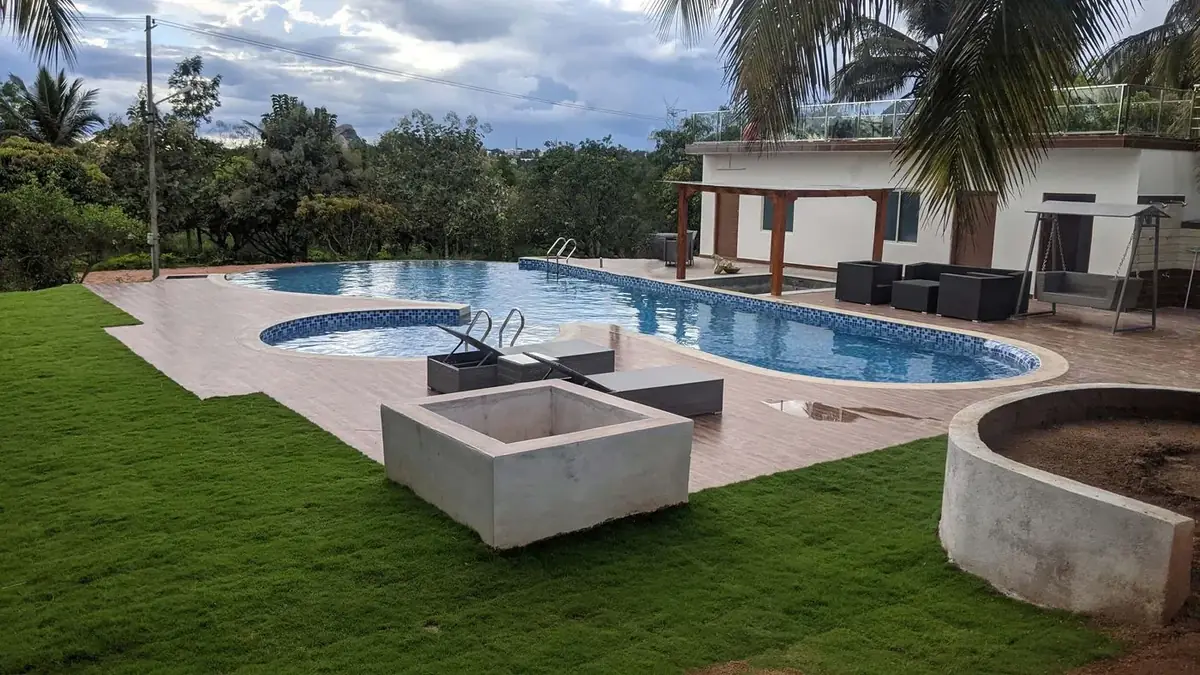 Pool and deck at Rooman Farm House, Bidadi